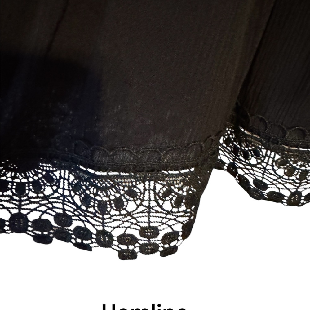 GORGEOUS BLACK SLEEVELESS TOP w/DEEP V-NECK & LACE TRIM SIZE: 16 #CL - Picture 6 of 12